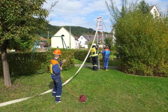 1. Gruppenübung - Jugendflamme Stufe 3 2016 in Mürlenbach